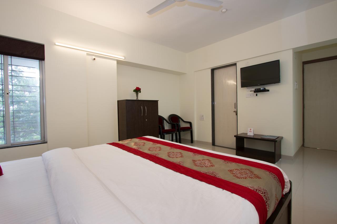 Oyo 9052 Leisurely Abode Hotel Khadki Exterior photo